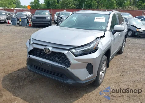 2023 Toyota Rav4 Xle z USA, uszkodzony, nr VIN 2T3P1RFV0PC377454